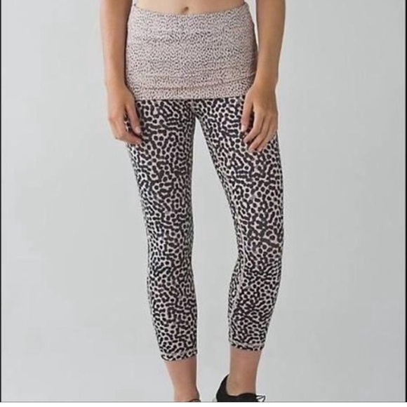 Lululemon Wunder Under Crop Ace Spot Grain Special Edition Size 8 - Picture 11 of 14